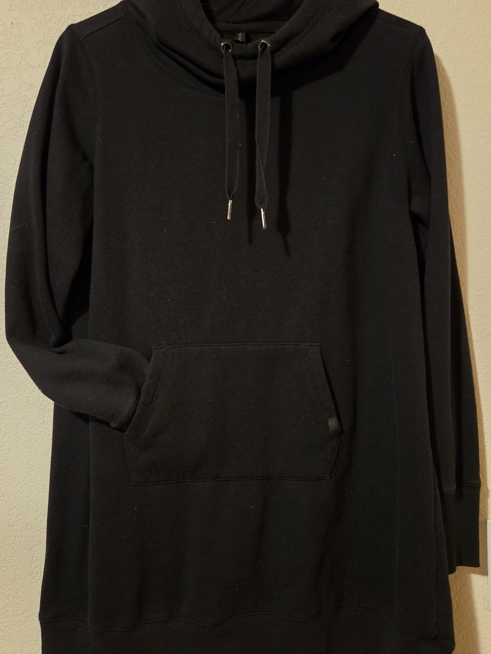 GAIAM Black Crewneck Pullover Sweatshirt with Kangaroo Pocket